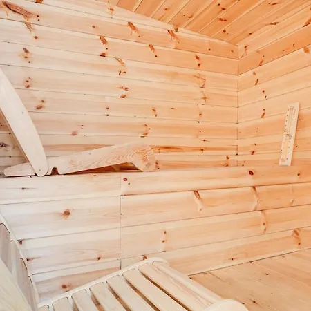 Wellness With Sauna And Jacuzzi *