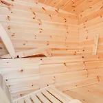 Wellness With Sauna And Jacuzzi *